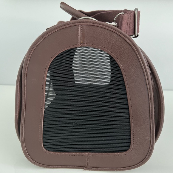 FETCHING BROWN CAT CARRIER APPROXIMATELY 18 x 11 x 12 - Picture 8 of 16